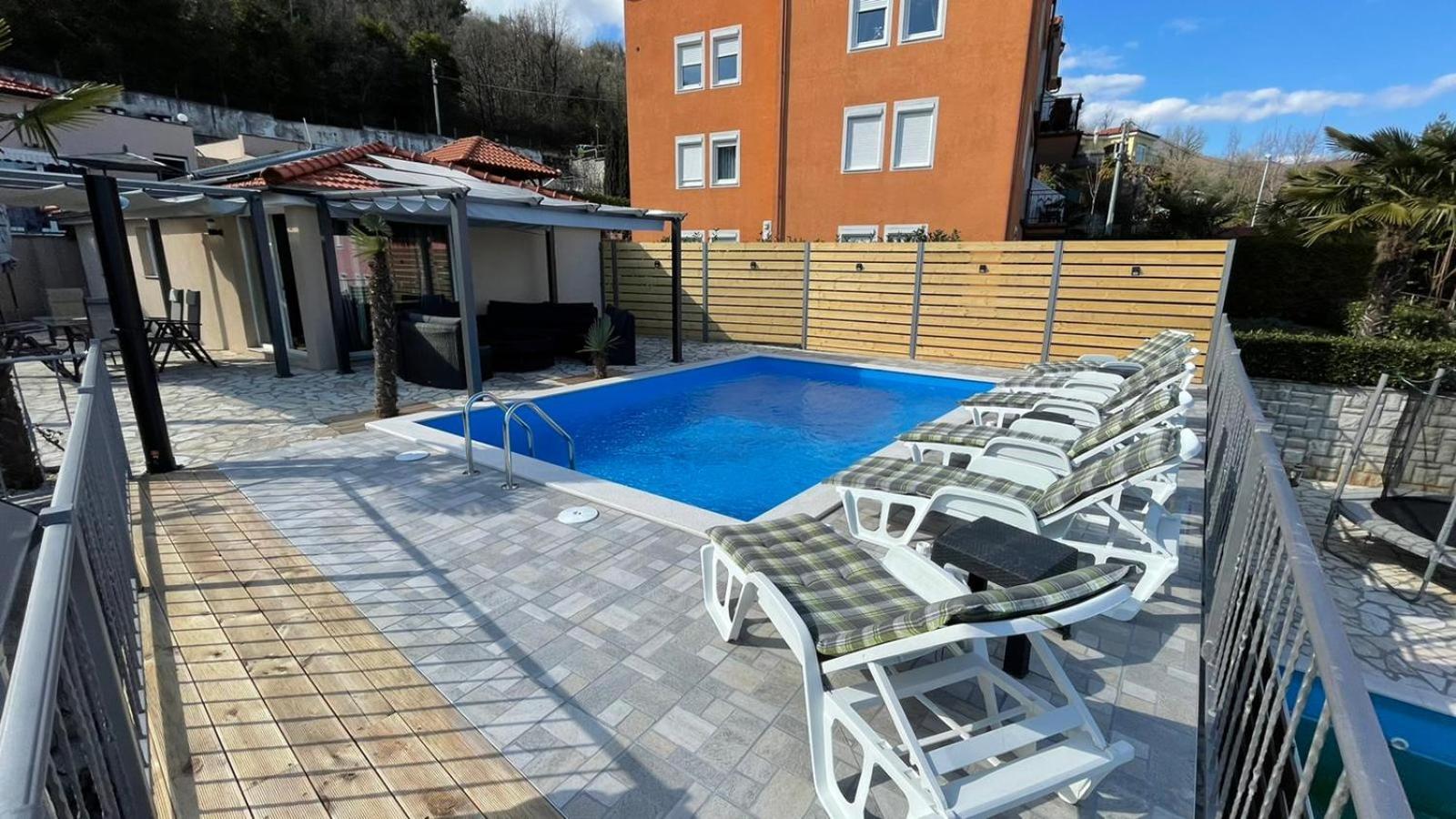 Apartments Kroatien Lovran Rom bilde